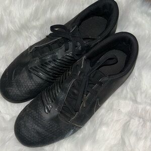 Nike soccer cleats size 8